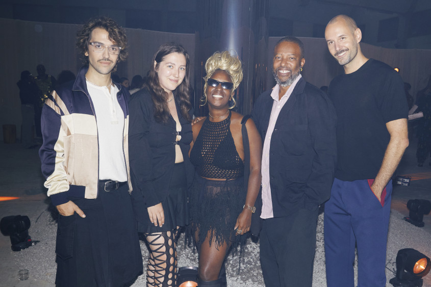 Bubu Ogisi and four others posing for the camera
