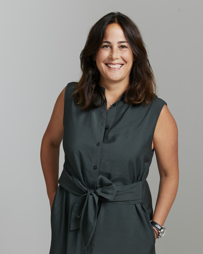 Portrait of Sara Diez looking into the camera