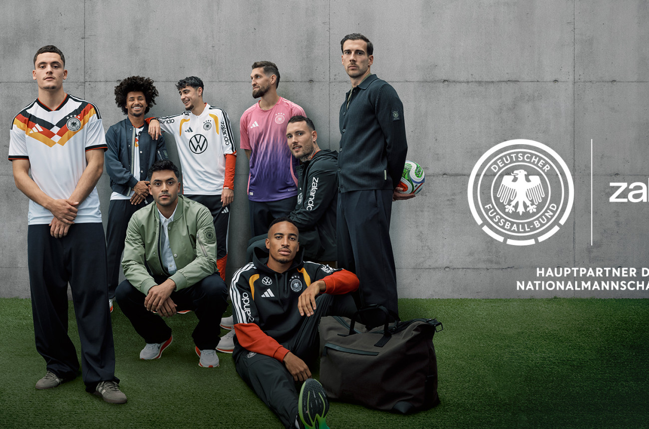 The DFB team posing for the camera in the new Zalando jerseys