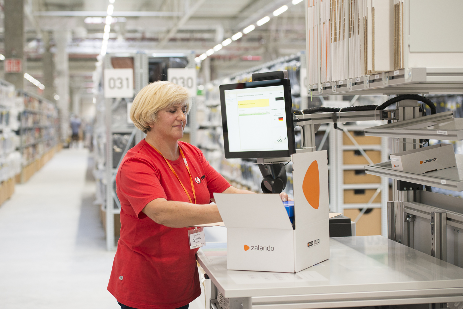 Zalando: First Parcel Left Zalando Fulfillment Center near S