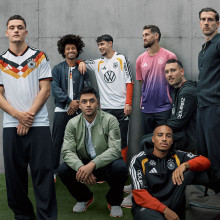 The DFB team posing for the camera in the new Zalando jerseys