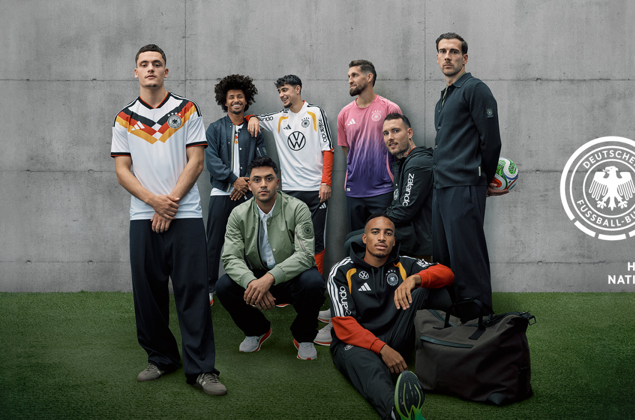 The DFB team posing for the camera in the new Zalando jerseys