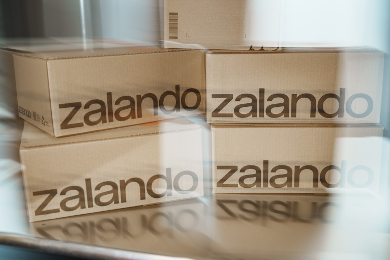 Slightly blurry picture of five Zalando-branded parcels