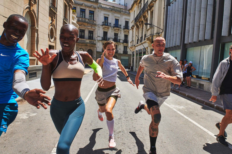 Young people in sportswear running in the street; copy: Zalando, Nike, we are creating something bigger together